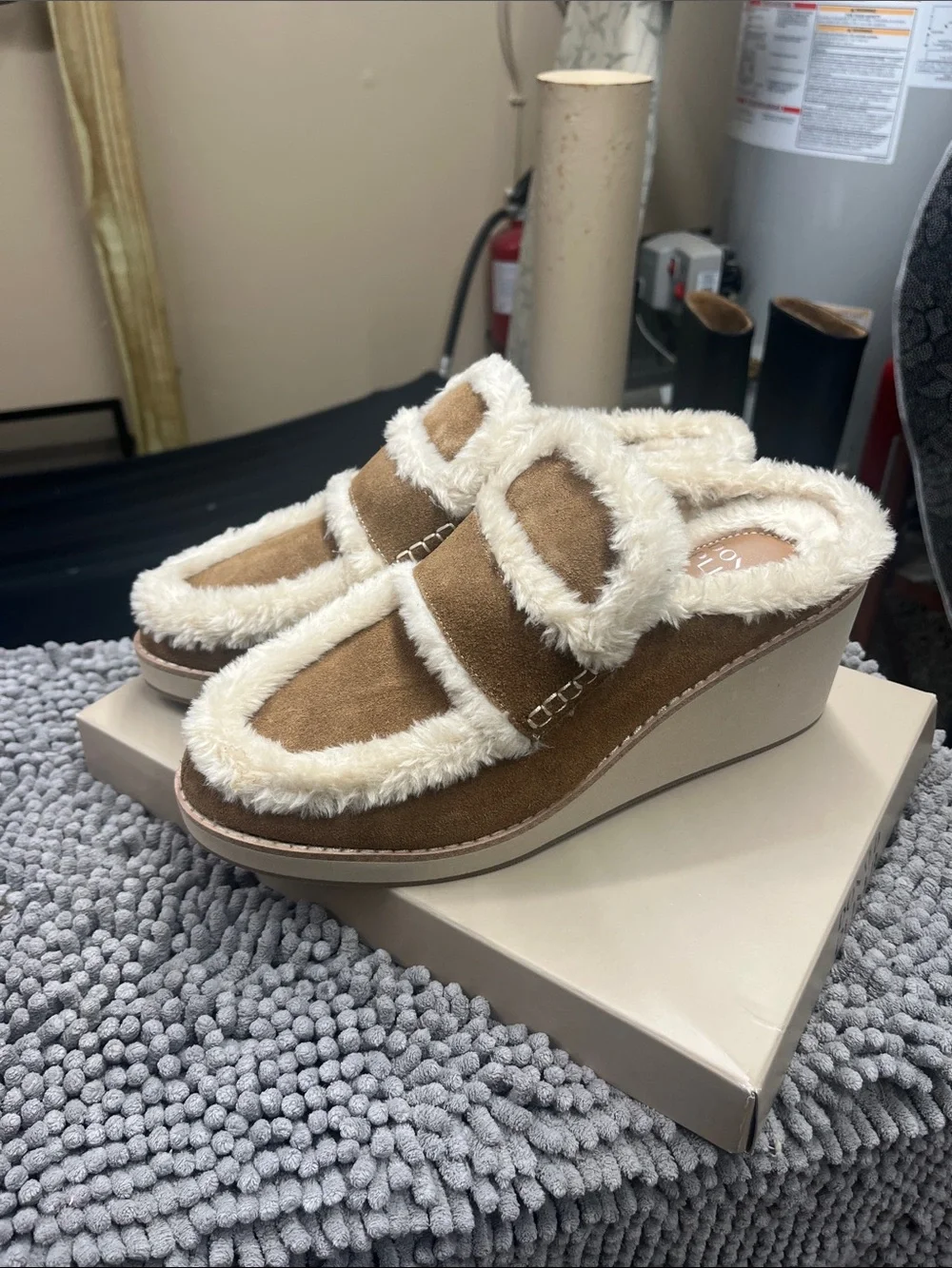 Donald PLINER 9.5 SUEDE Mule w/ original box  NWT